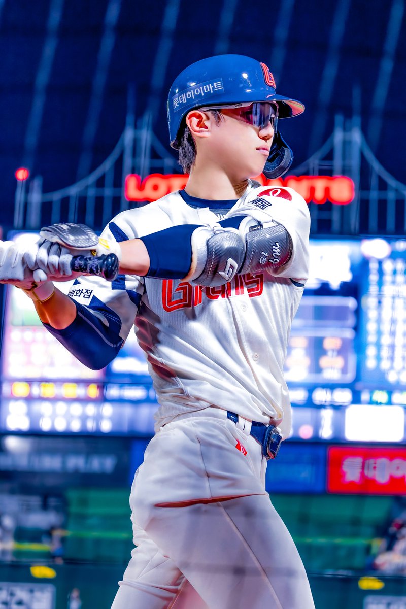 250520 롯데자이언츠 전민재

해넘김을 잘 보내고 새로운 해맞이를 준비하며 설렘과 흔들리지 않을 기대가 함께 하기를.

2026년 롯데의 유격수 자리를 잘 부탁합니다🍀