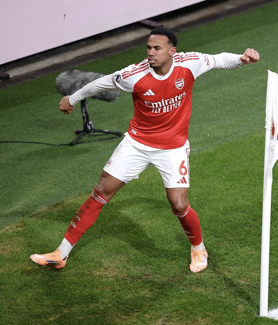 afcstuff's tweet image. Arsenal’s highest scoring centre-back in Premier League history:

🇫🇷 Laurent Koscielny (22 goals)
🇧🇷 Gabriel Magalhães (19 goals)
🇧🇪 Thomas Vermaelen (13 goals)
🇫🇷 William Gallas (12 goals)