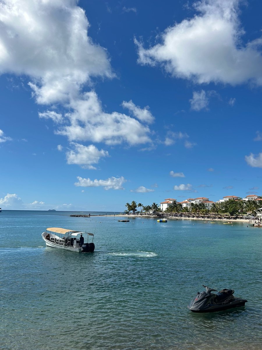 exit___f's tweet image. just got back from vacation, i was travelmaxxing in Saint Lucia. back to the trenches.

here's to 2026, and the generational run we'll go on.