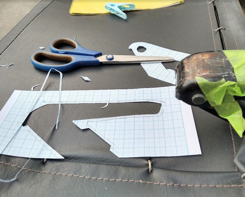 labo_jim's tweet image. 新商品の試作1号！後はアナログな手書き微調整。まだまだ調整箇所は山積み。 でも、この試行錯誤の時間が一番楽しいのかもしれません。一体何を作っているか、予想がついたらリプで教えてください！👇
#JA11 #JimLabo #ジムニー #jimny