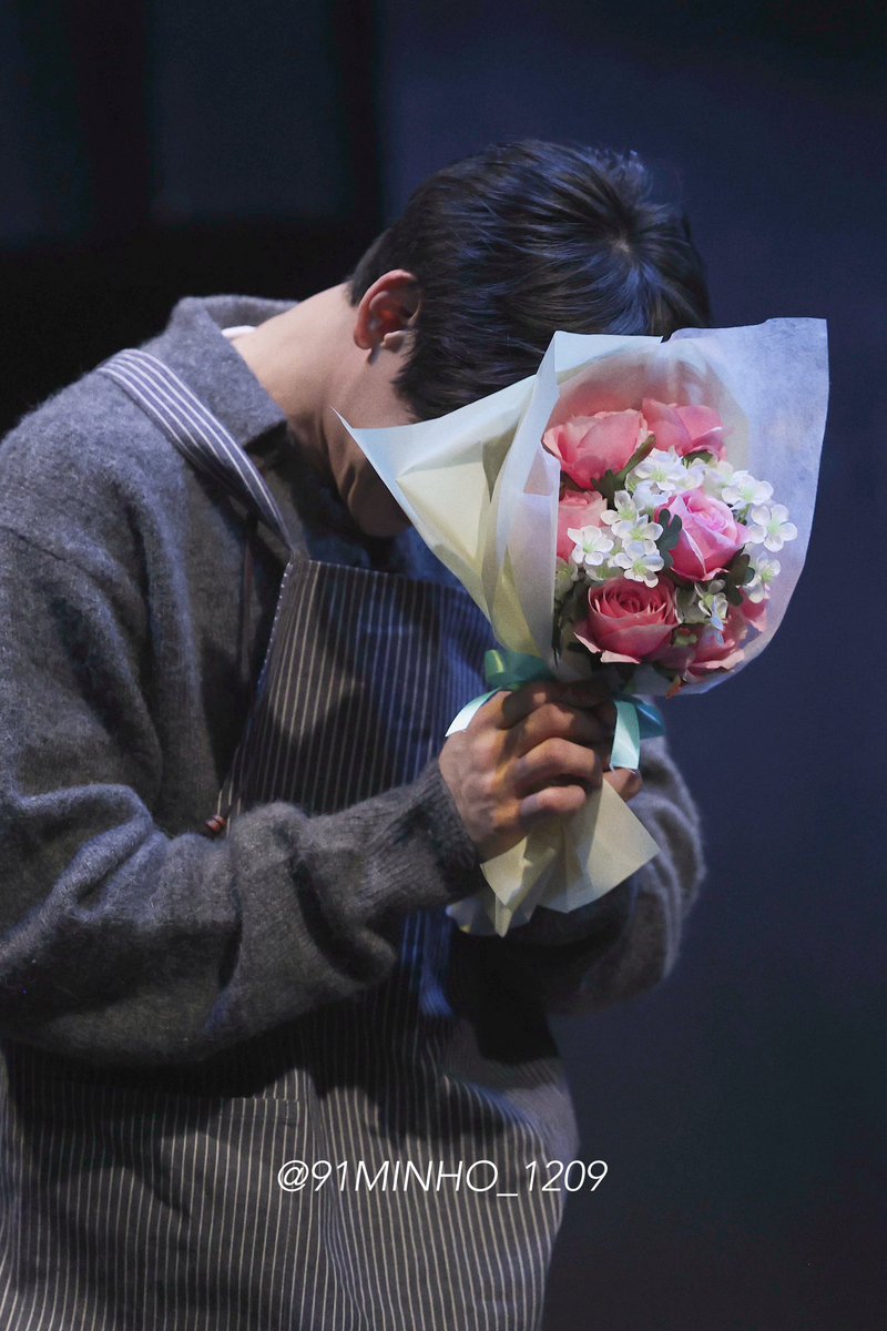 91MINHO_1209's tweet photo. 251230 템포 싸인회 민호 #민호 #최민호  💐💐 https://t.co/r4wNajOW8h
