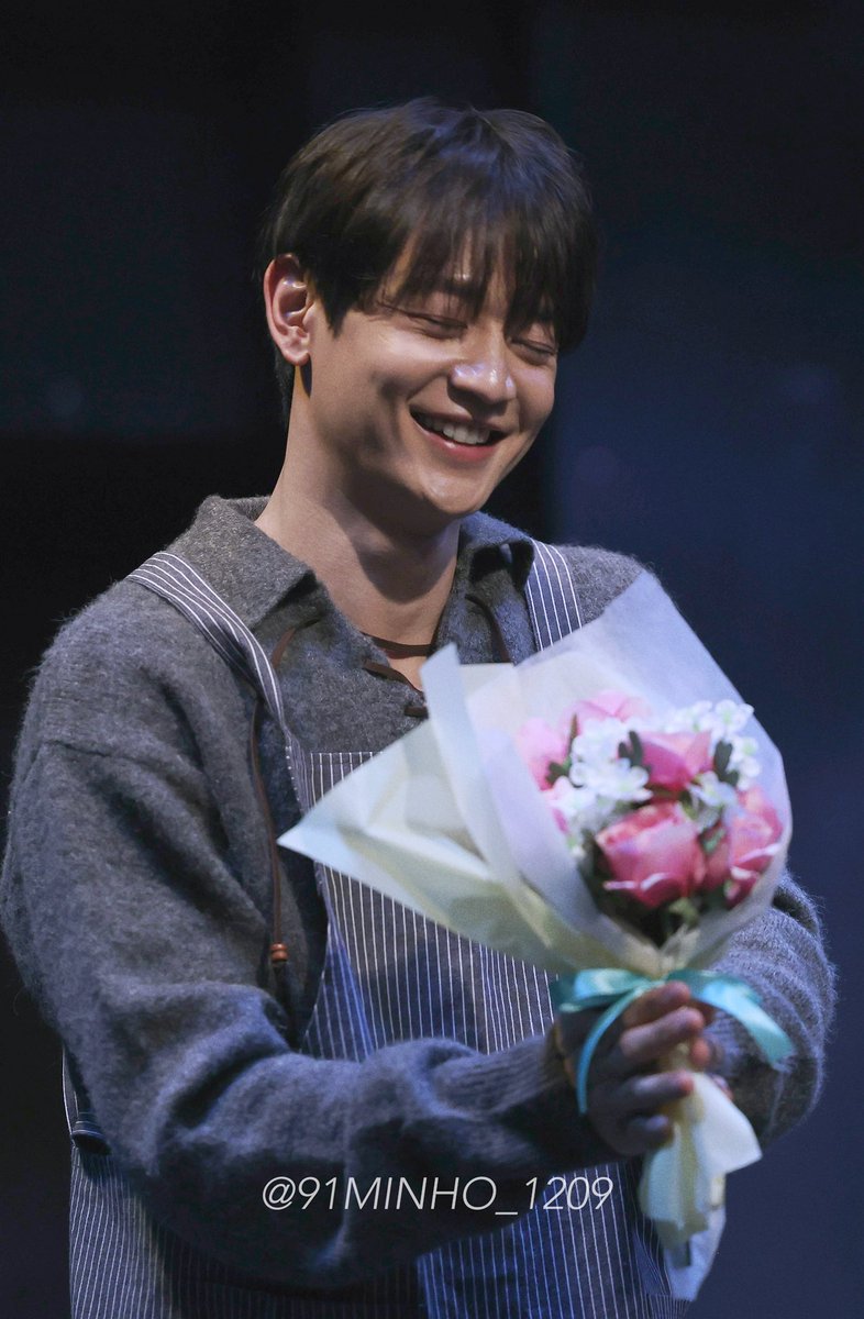 91MINHO_1209's tweet photo. 251230 템포 싸인회 민호 #민호 #최민호  💐💐 https://t.co/r4wNajOW8h