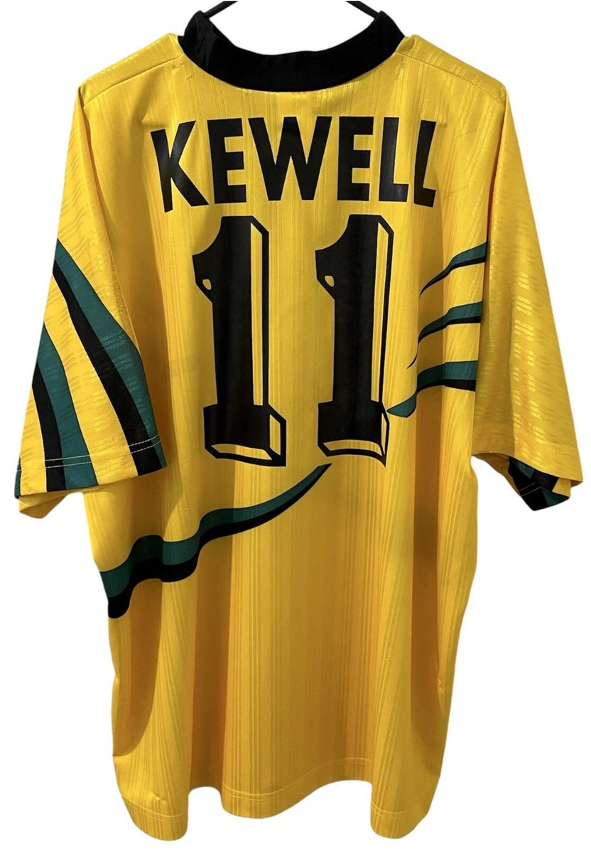 footballhouseAU's tweet photo. For Auction, live now 🙂 https://t.co/oEgObxzgPb

#socceroos #harrykewell #adidas #confedcup #playerissue https://t.co/lSgwwndQ1B