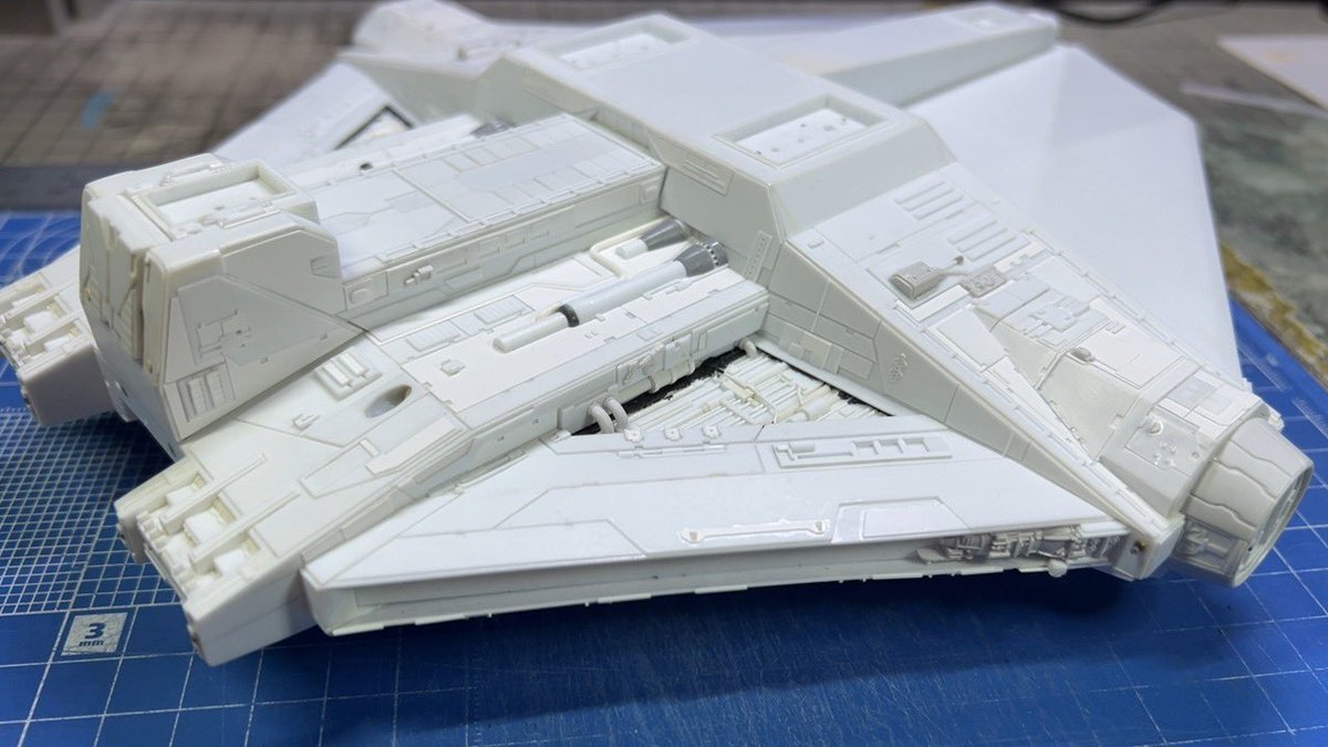 GillesV27t's tweet image. ゴーストの裏側前のディテール入れ作業ギリ年内に納めた。トイしか資料無い後ろは年明けてから。
見守ってくれてる皆さんありがとうございました。来年も頑張ります。
良い新年をお迎えくださいね！

#144theghost #ghostphantomII #scratchbuild