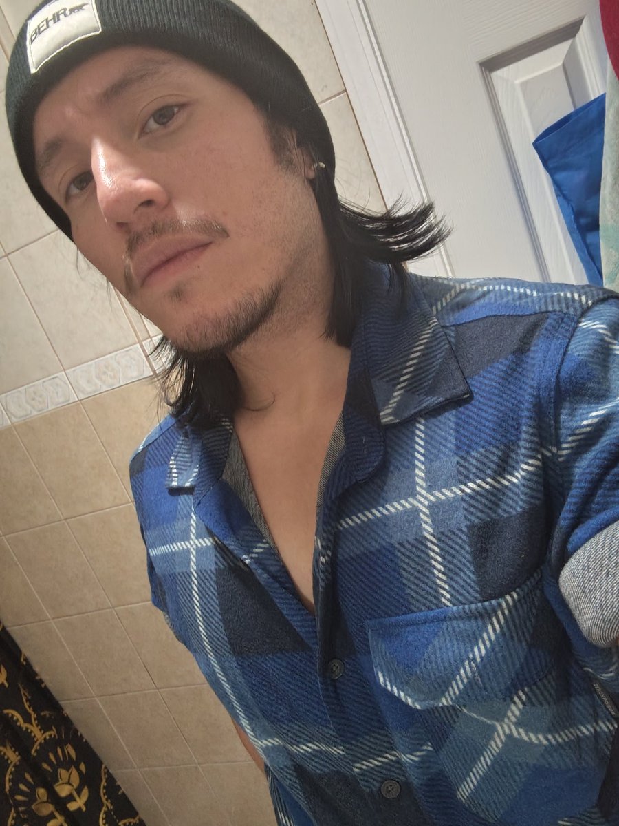 Sylver_10112's tweet photo. Was feeling good about myself until I realized I look like a straight hipster dad.... And my partner agrees... Still look good tho lol #selfie #flannel #baraintraining https://t.co/rLUeRhaCoi