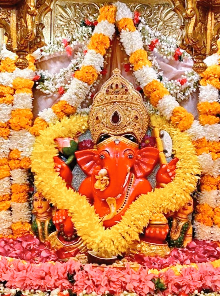 जय गणेश जय गणेश जय गणेश देवा, माता जाकी पार्वती पिता महादेवा॥

जय श्री गणेश 🙏🚩
श्री सिद्धिविनायक नमो नमः 🙏🚩
गणपति बप्पा मोरया 🙏🚩