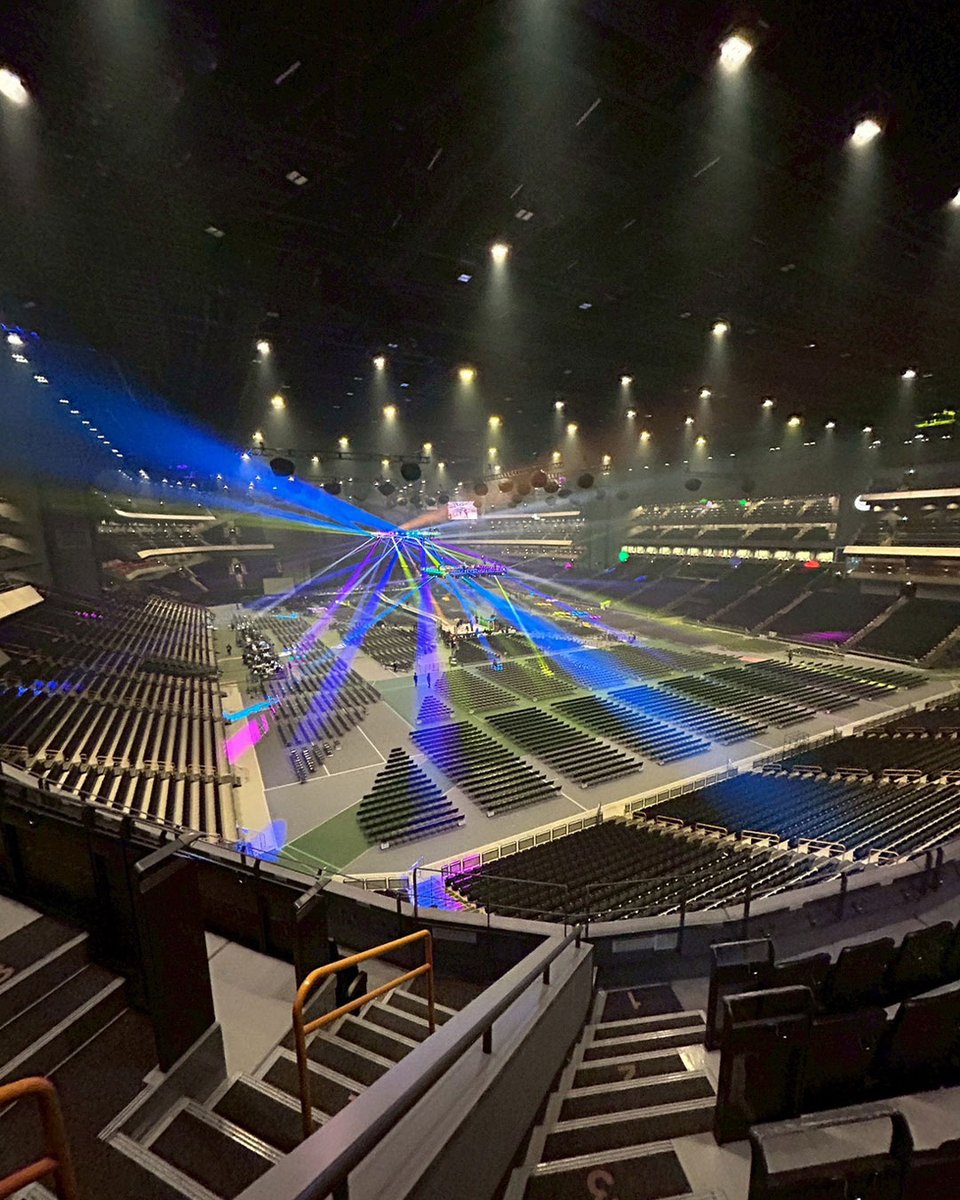 nobu_sakakibara's tweet photo. さぁ、RIZIN10周年最後のFIGHT DAYとなりました！
今日は、全15試合、総勢30名の強者達が己の存在意義を賭けて挑む極上の果し合いを是非ともLIVEで観戦、視聴いただき歴史の生き証人となって下さい。
それでは改修の為の休館前最後のさいたまスーパーアリーナでお待ちしております！
お見逃し無く！
#RIZIN師走の超強者祭り
#RIZIN10周年