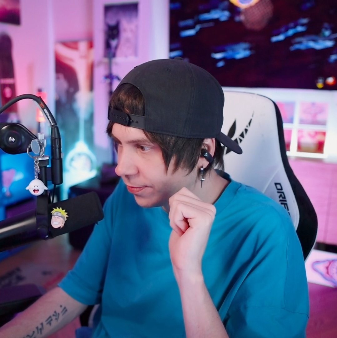 ⋆ ｡ﾟ⋆ <a href="/Rubiu5/">elrubius</a> ⋆ ｡ﾟ⋆
Gracias por el stream y gracias por acompañarme este año ✨ gracias por alegrar mis días y siempre sacarme una sonrisa, tkm <3 
Y feliz año, que siga estando lleno de cosas increíbles y grandes momentos