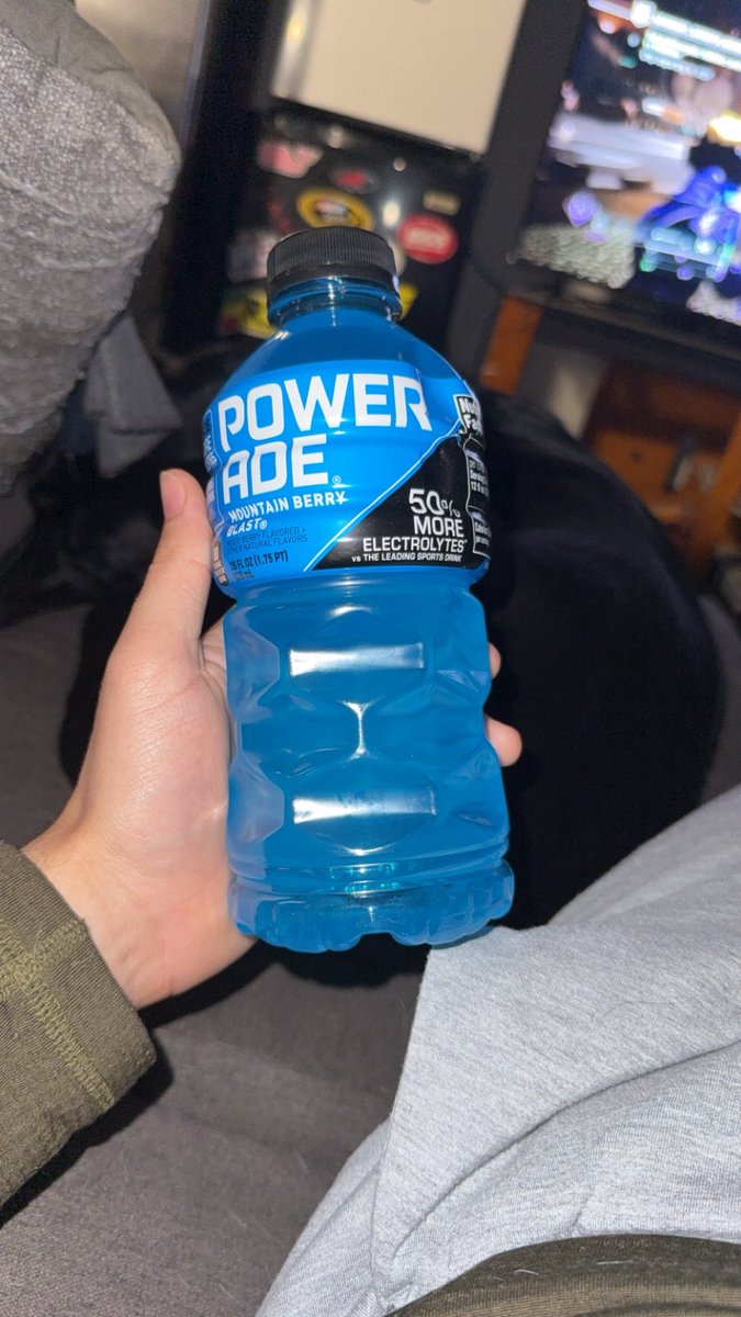 RustyShack9969's tweet image. Got this new bullshit flu as a final fuck you from 2025. The wife did doordash me a blue pow and some medicine though🙏. #flu #bluepow #mandown