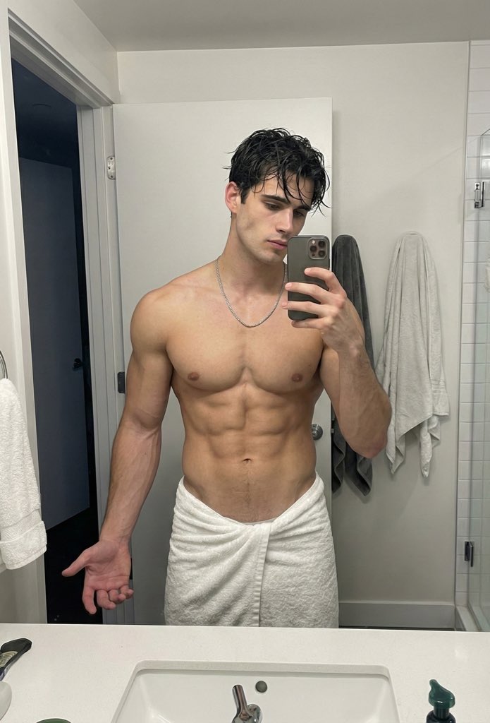 KrillHector's tweet photo. @TwinkParadiso Anyone up for a private call with me ? https://t.co/95TTIZNg64