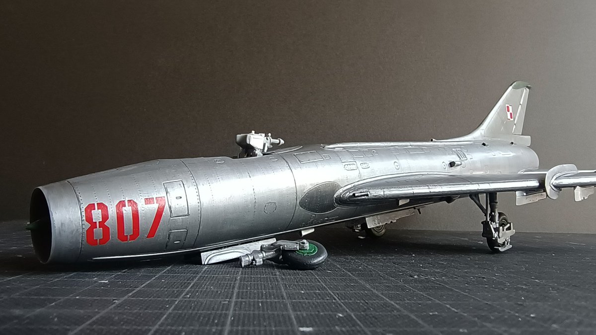 OEZ 1/48SU-7
脚が折れたので今年の作業は終了です。