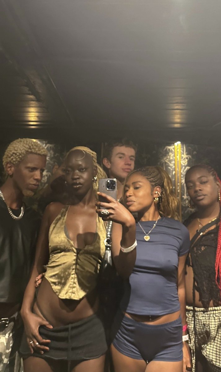 Ebony esteve na festa Kevin ontem no Rio de Janeiro