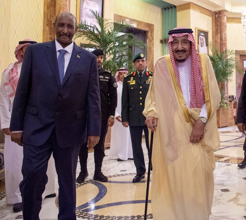 اسال الله ان يطول في عمره ويمتعه بالصحة والعافية 
 #الملك_سلمان_90_سنه