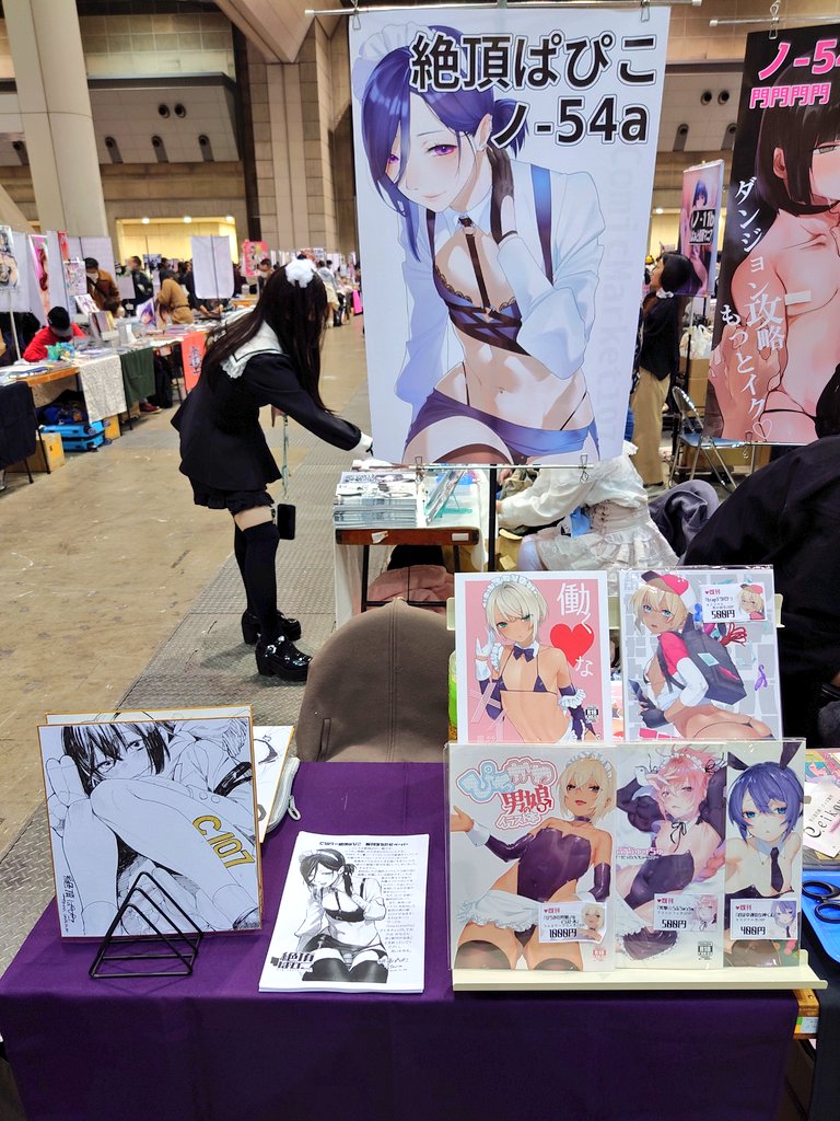 設営完了!

【手描き色紙】
◆競り下げ方式の2軒点(画像に♥)
◆定額の2点(画像に😇)
となっており、頒布開始は11時からです 