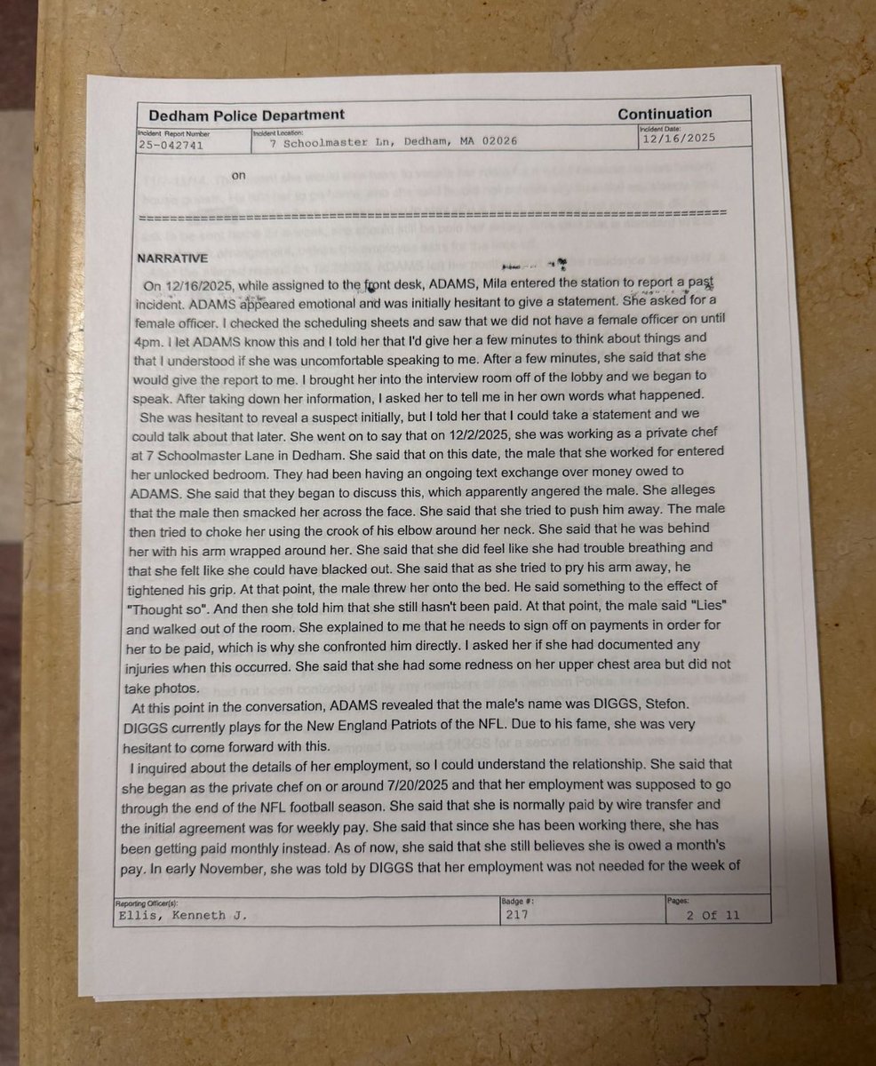 DDoom74550's tweet photo. Anyone with an IQ over 20 can see this is blatant lies, first off you got slapped on the face and choked but there was only redness on your upper chest? and if you knew you were going to someday take this to court why didn't you take any pictures with evidence of being slapped https://t.co/BwGf92HA88