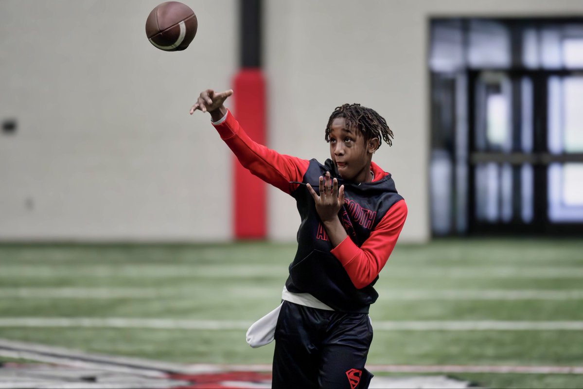 HallTechSports1's tweet image. 👀”Pics &amp;amp; Stories: Knowledge is Power”
@raisingchamps_ 💫

I’m convinced that greatness is waiting for the next athlete hungry enough to consume all that it demands….whether that’s on the field or how you prepare off of it….

I am a witness to watching greatness develop week in…