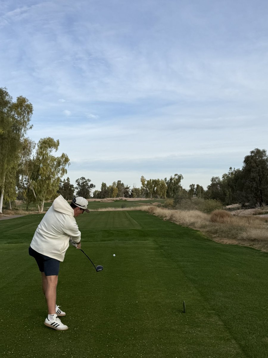 TJOz22's tweet photo. Another amazing day of Arizona golf @AkChin_SoDunes @TreyOswald1 @tyleroz2002 https://t.co/MVyQwyLpp8