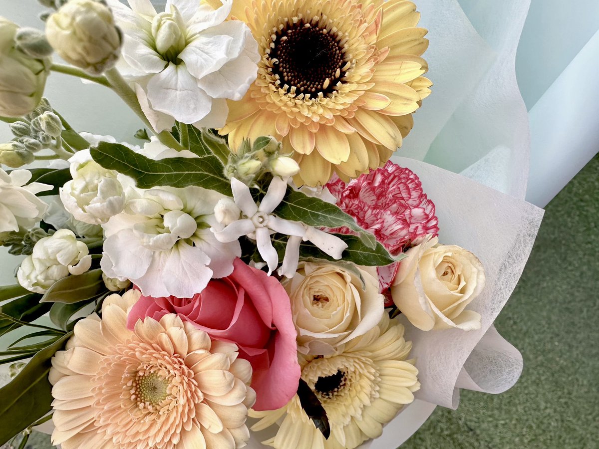 31일의 꽃.

마지막 날 클라이언트 미팅. 감사의 마음으로 준비한 오늘 향기.