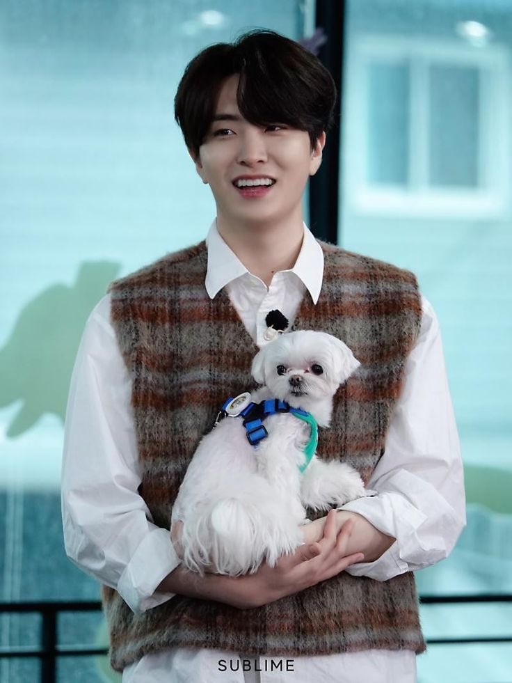 GOT7's Youngjae recently donated 30 million won to the "Korean Dogs Rainbow Shelter", an animal shelter for abandoned dogs. 

"This donation was made in the name of his beloved pet dog Coco, who passed away earlier this year after crossing the rainbow bridge, adding special