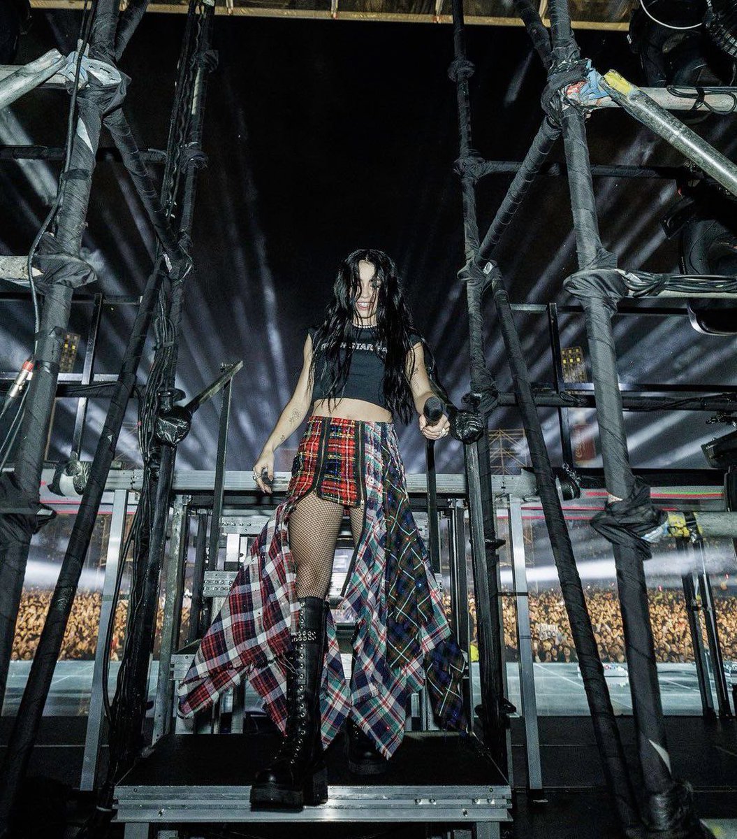 shinelaesp's tweet image. SIGO SIN CREER QUE EMPIEZA EL 2026 CON DOS RIVER AGOTADOS HASTA LAS PELOTAS