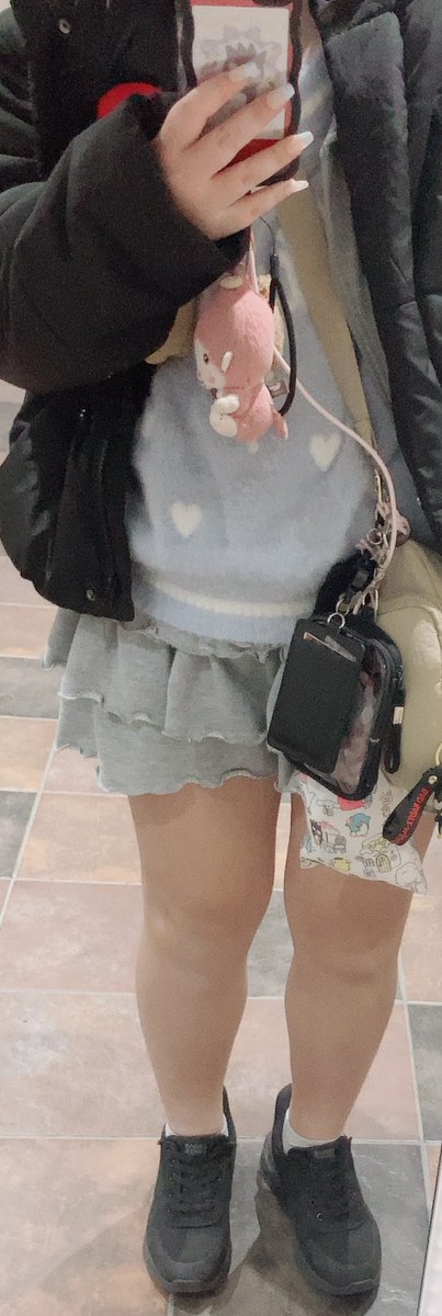 Riri_may_'s tweet photo. 来年、川崎とか定期行く時、この格好で行きます!!︎👍🏻 ̖́-
寒い時限定にはなるんですけどー👉🏻👈🏻…
ギリ3月までかな??
2.3月予定あってFIVEさん行けない可能性高いので、代行頼ませてください🙇♀️
#fiveseason #Quiny https://t.co/HtZ3xeXXm3
