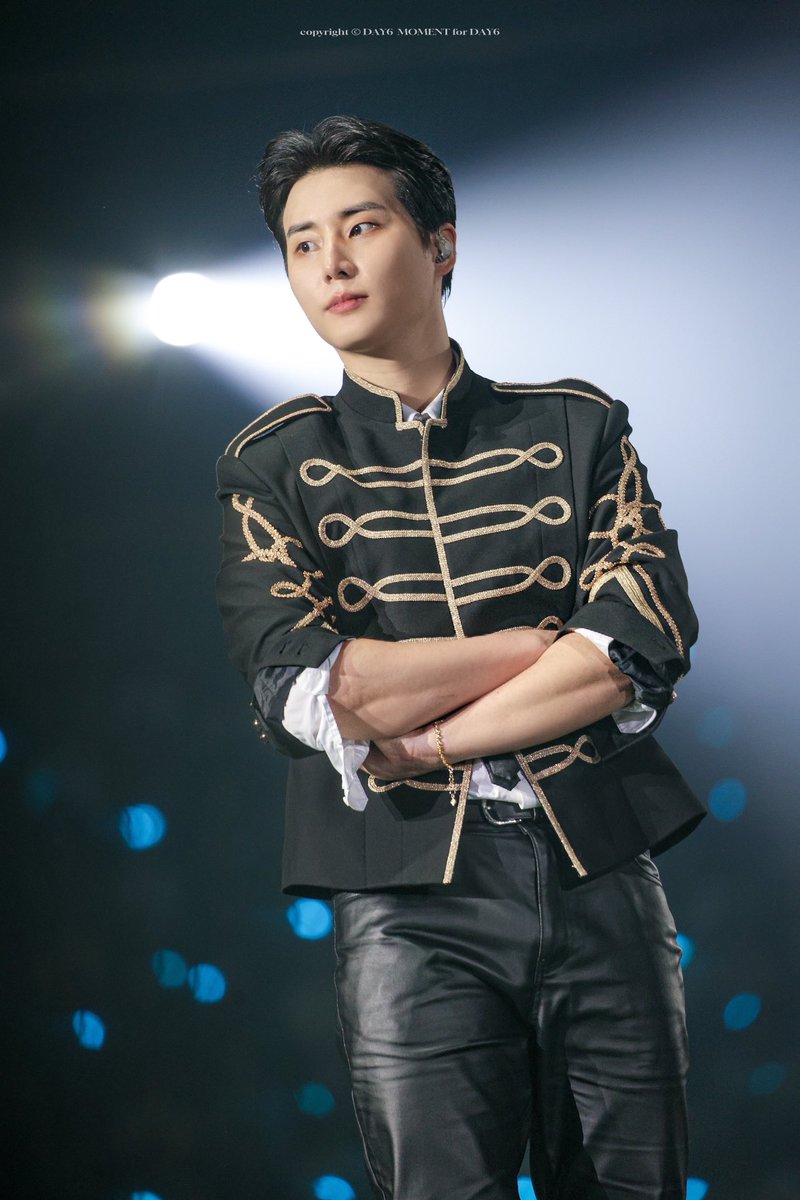 251219

케자님 얼굴도 얼굴이지만
팔뚝 무슨일🫢

#영케이 #Youngk #데이식스 #DAY6