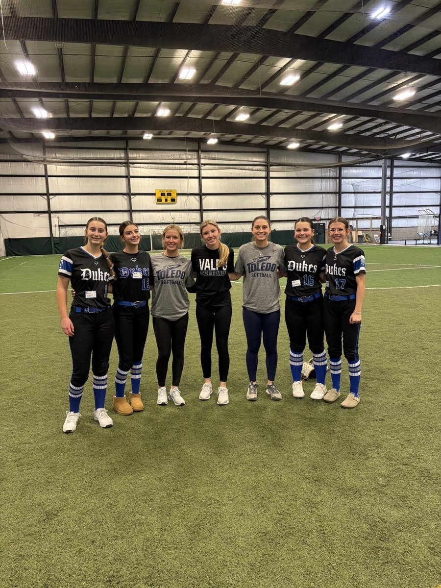 AvaCampeau16's tweet photo. I had a great time with my teammates at the Outfeild Camp with 2 Toledo players and one Valpo player!  We went over a lot of footwork and i got in a lot of reps! Always putting in the work! #IWillNotBeOutworked 
@ladydukes2029 @SGMCoryBryan @ella_byers2029 @ExtraInningSB @SBRRetweets @CalianMcGowan13 @softballamerica