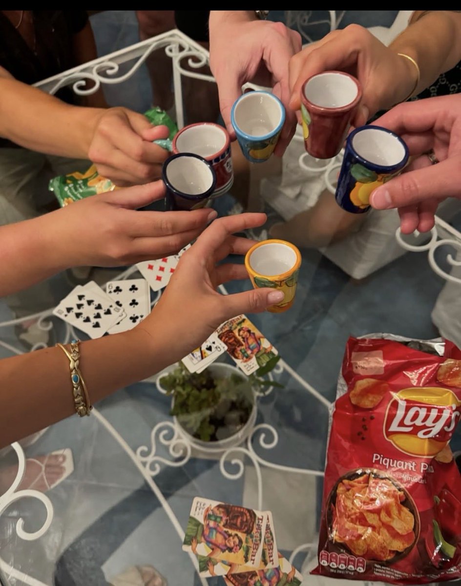 SaveTheOC's tweet image. 𝓗𝓮𝓻𝓮 𝓯𝓸𝓻 𝓽𝓱𝓮 𝓰𝓸𝓸𝓭 𝓿𝓲𝓫𝓮𝓼 𝓸𝓷𝓵𝔂 ✨