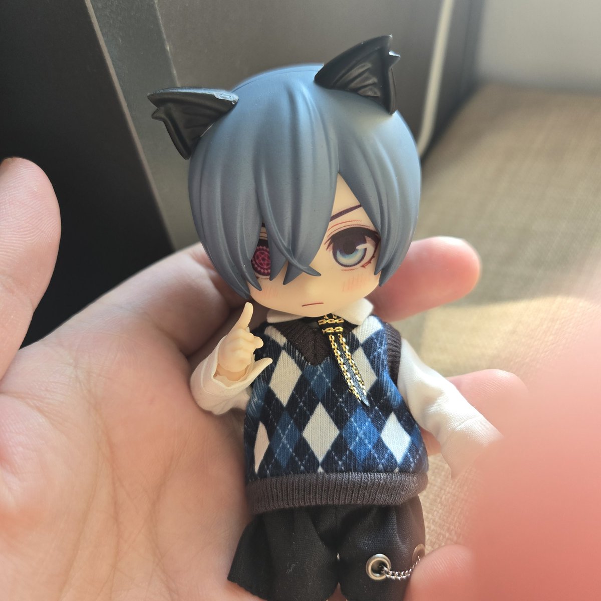 hahahdead's tweet image. I haven't been drawing much cause I have just been dragged ti events these days, ill retake when I have more time...
Anyways some bocchan with cat ears 🫳🫳