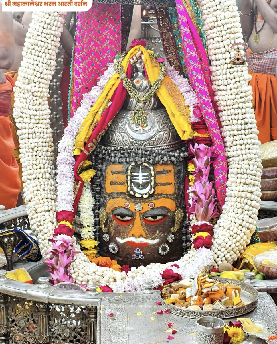 gaurish85Bjp's tweet photo. जय श्री महाकालेश्वर 
दि 31-12-2025 को ज्योतिर्लिङ्ग 
श्री महाकालेश्वर जी का भस्म आरती श्रृंगार दर्शन
जय श्री महाकाल 🚩
Har Har Mahadev 

#GodMorningWednesday #up22 https://t.co/S75qzNNN8p