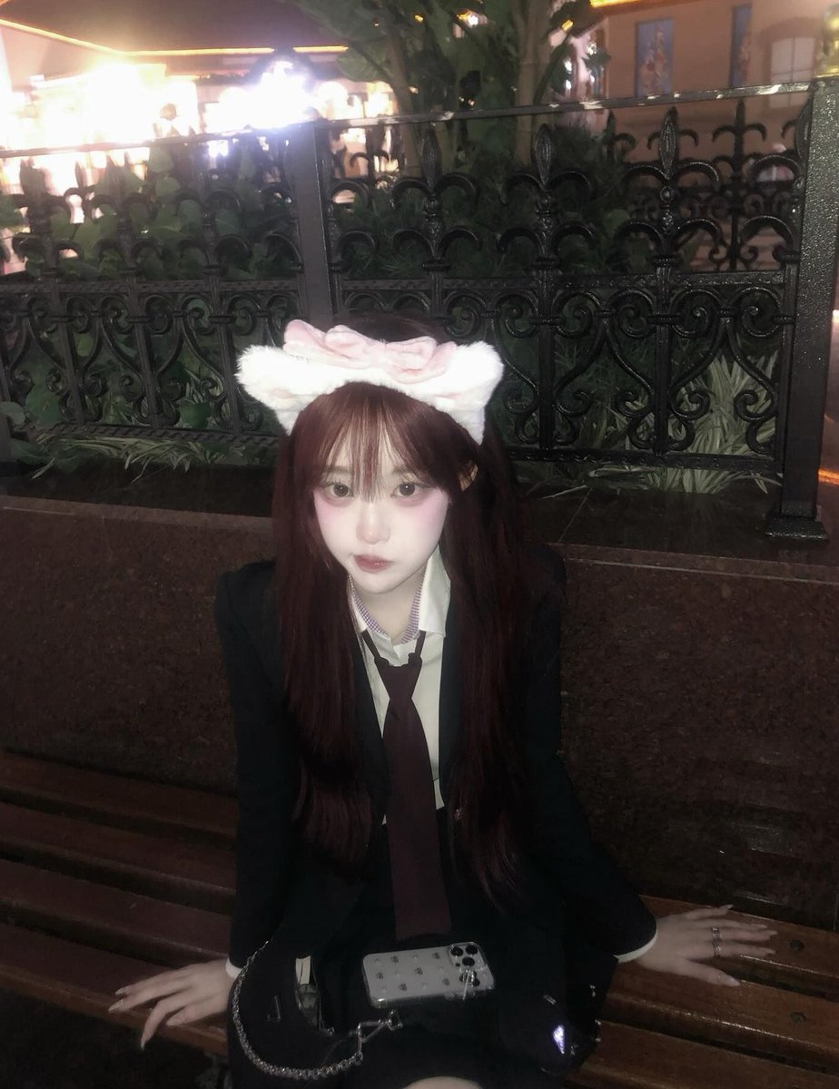 pickkus's tweet image. 月を見てる 🗣️