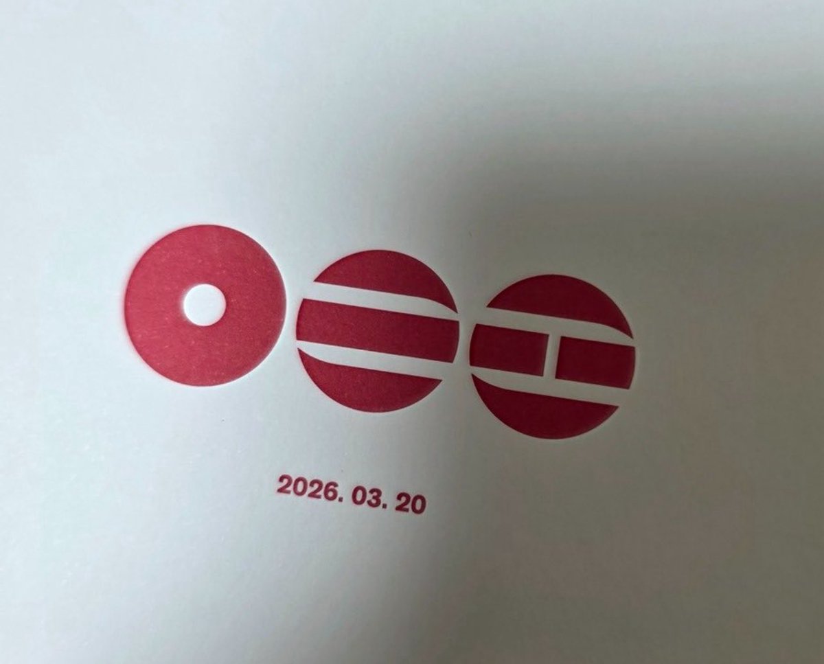 HobiCasa's tweet image. Is this a hint for the BTS comeback??😳 cuz SPRING 2026  do starts March 20th and it’s a FRIDAY ( when new music usually drops!) Someone explained the 3 symbols ⬇️⬇️⬇️

#BTSComeback 

📸 Gold Membership mail from @rosehope218