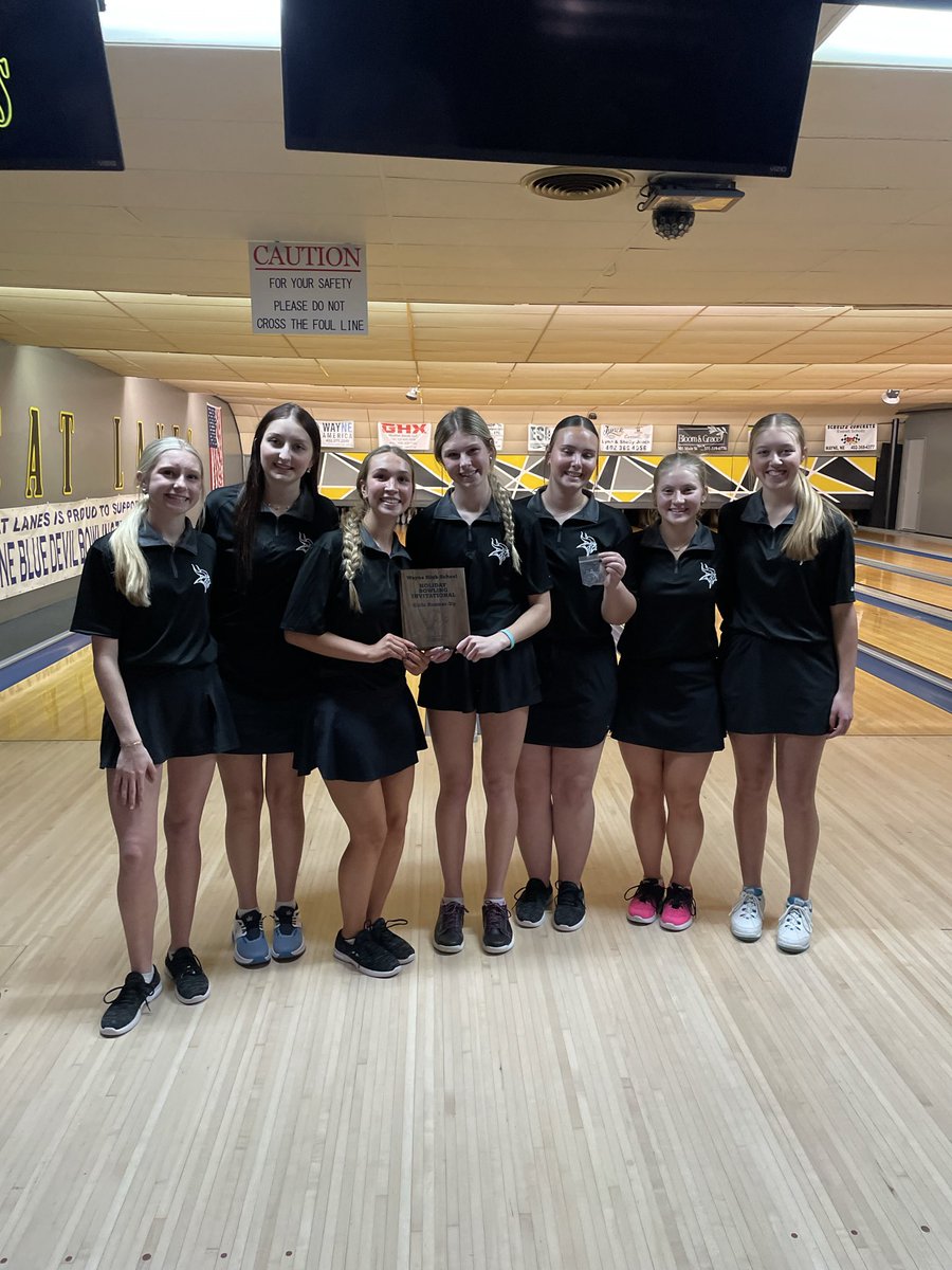 Girls with a 2nd place finish at the Wayne Tournament. Girls lost 2-3 in the finals. Boys finished 3rd. Both teams went 3-2 on the day. #lakeviewvikes