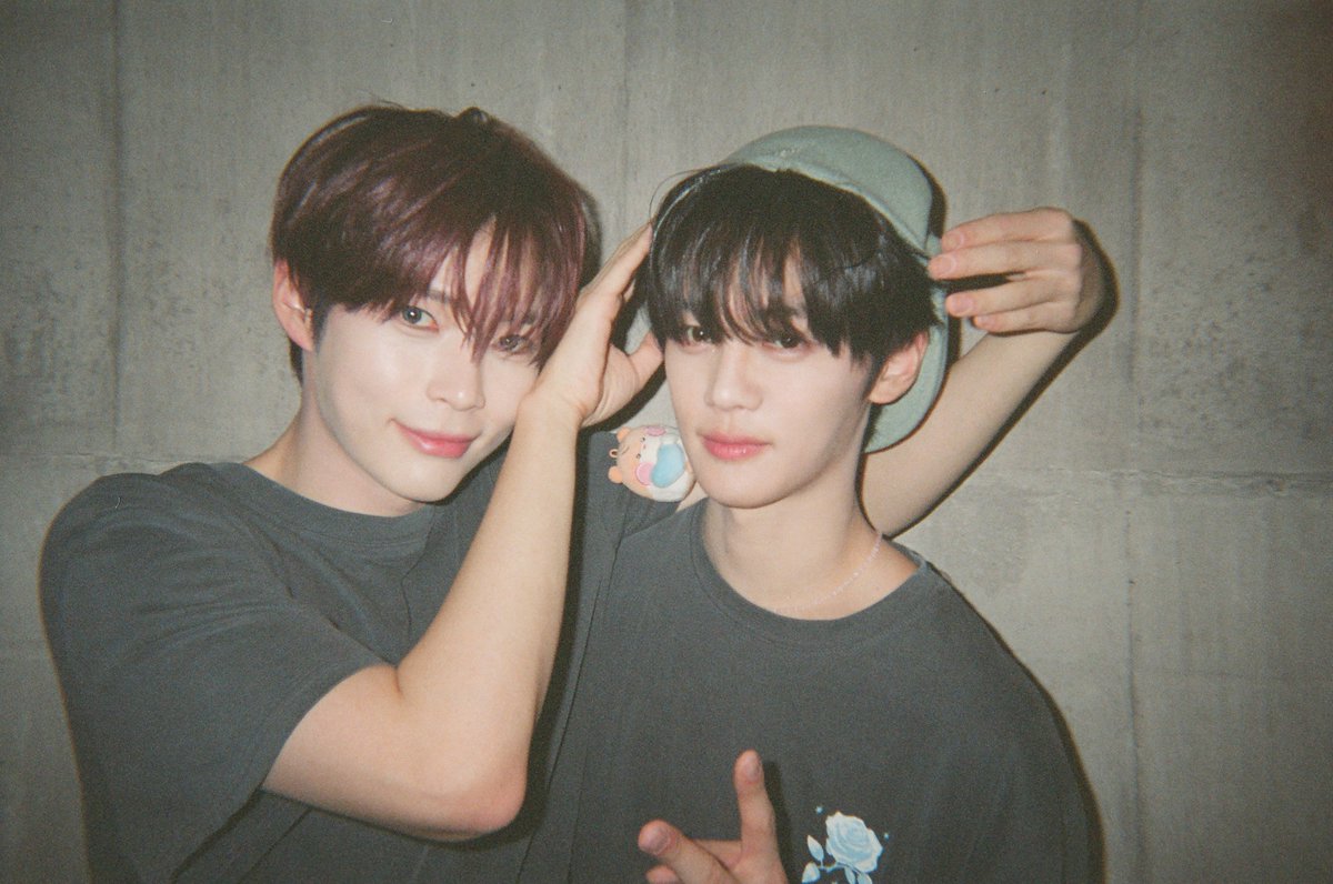 rrrrreye777's tweet image. [𝗛𝗘𝗥𝗘&amp;amp;𝗡𝗢𝗪] 251115 SINGAPORE 🩵❤️

#투빈즈 #김규빈 #성한빈