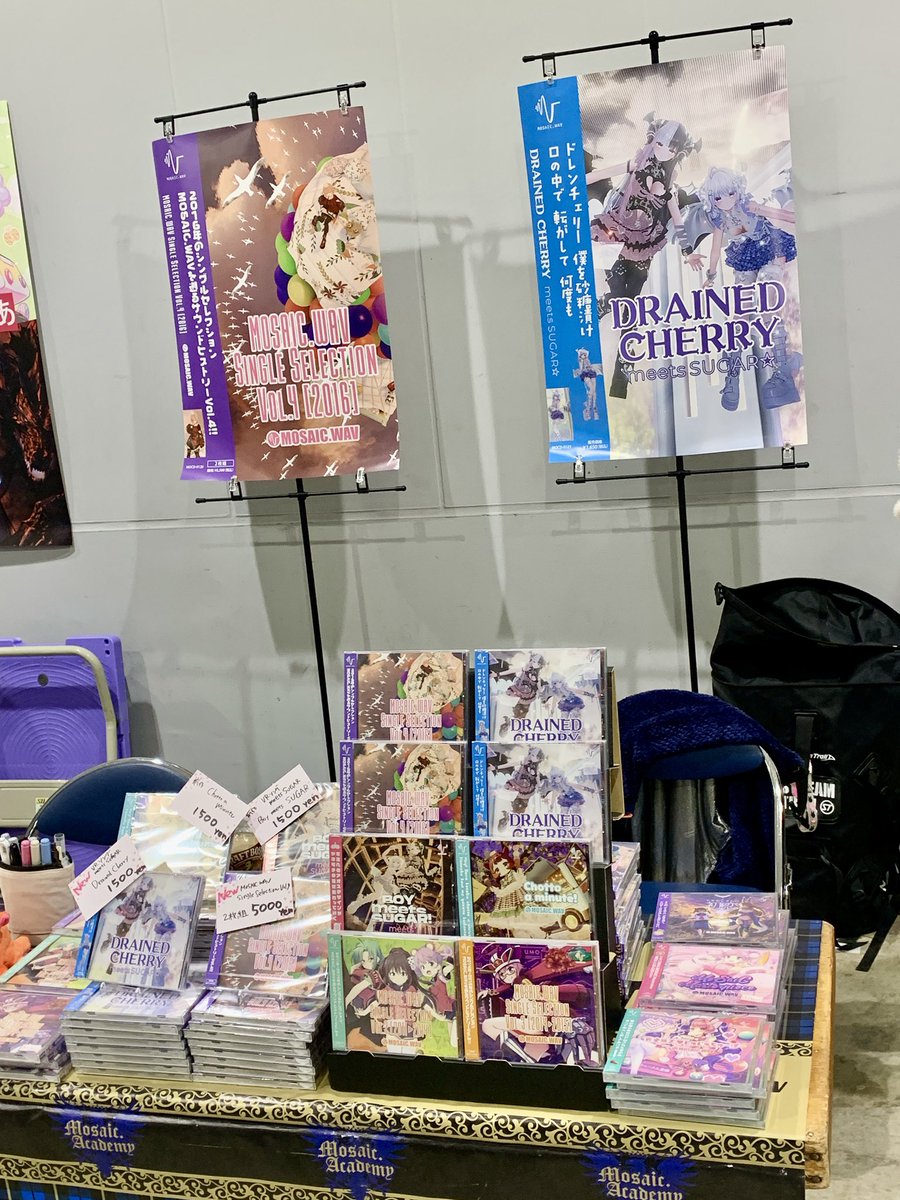 mosaicwav's tweet photo. 【冬コミ】新譜2枚とも無事納品されております！
みーこの直描きバッグも頒布致します。
本日12/31は南a-03abまで、是非お越し下さい。

#mosaicwav
#C107 https://t.co/j1Q75DiBH8