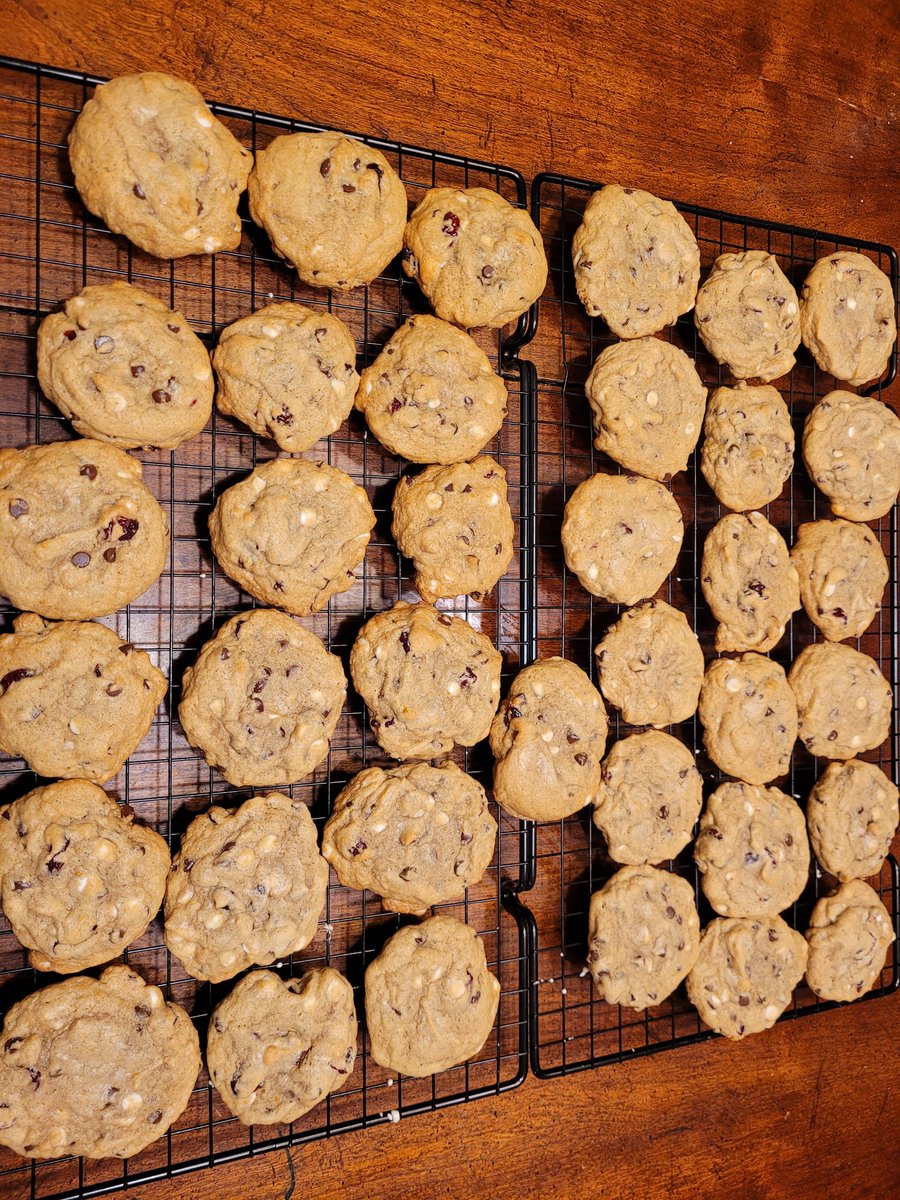 ballsoftnt's tweet photo. I finally made Papa Nihil's cookies!
#cafeghost https://t.co/qaTVRwwPas