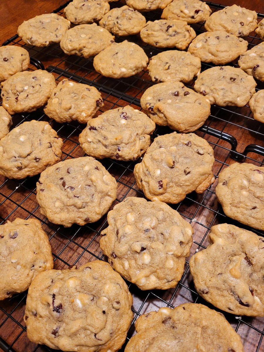 ballsoftnt's tweet photo. I finally made Papa Nihil's cookies!
#cafeghost https://t.co/qaTVRwwPas