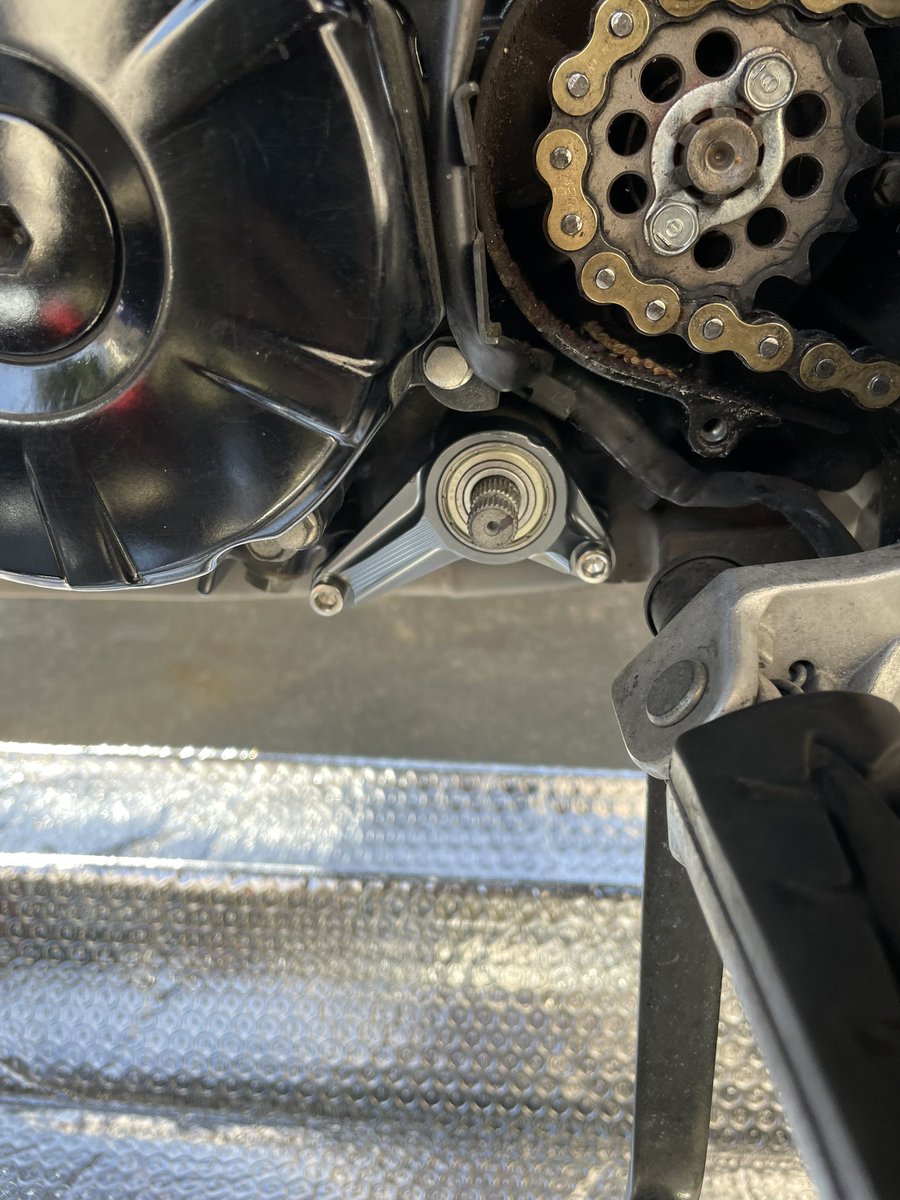Flanker0377's tweet photo. 年内最後のバイクいじり
グロムのシフトがっちりくん取付 https://t.co/VcITtHzKrW