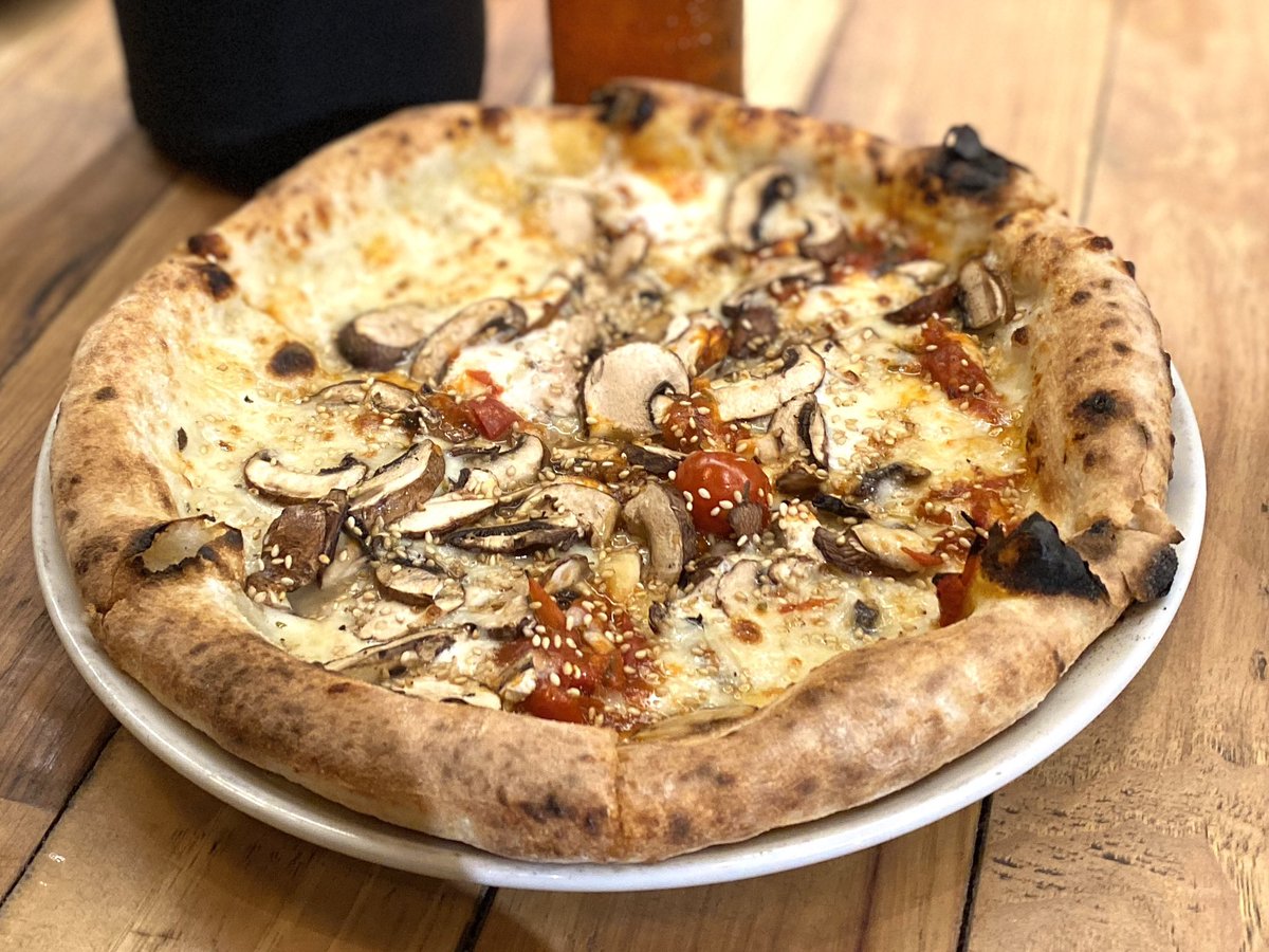 初訪のお店(和・イタリアンバル)で妻と忘年会。たまには洒落たお店もいいですね。 #吉祥寺