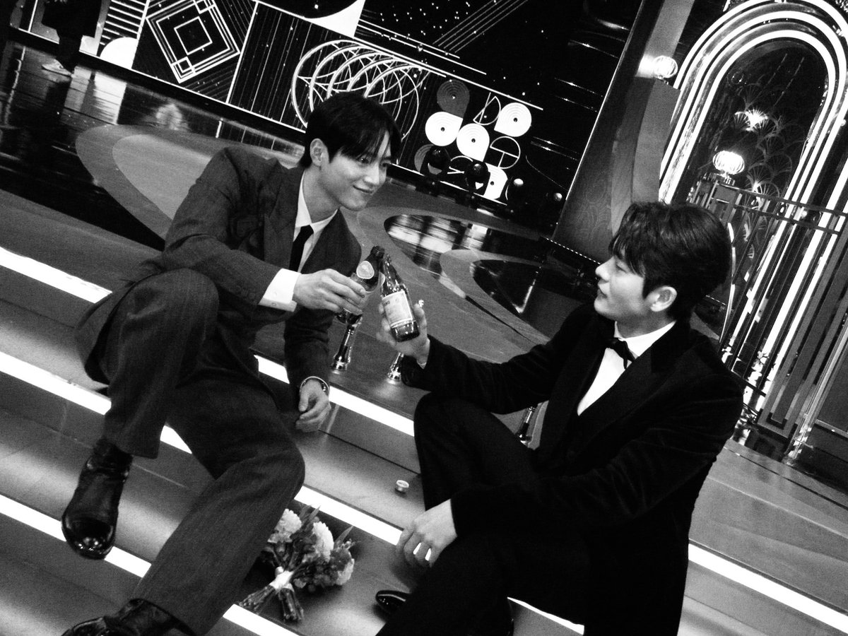 o3o_rookie's tweet photo. 2025 MBC 연기대상 서강준x강태오 투샷 왔다
이 조합 그대로 누와르물 찍어주시길.. https://t.co/4MUK0vXsbO