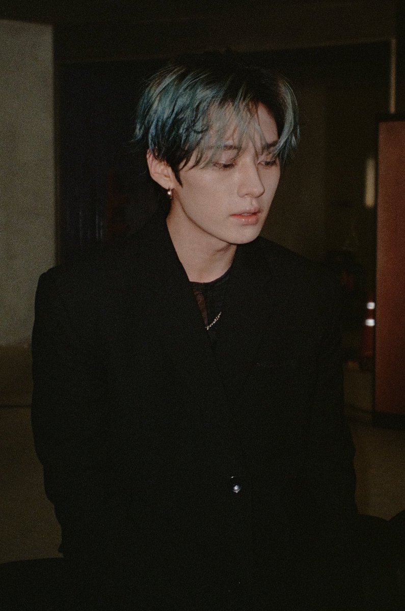 Lee Know pics tweet media