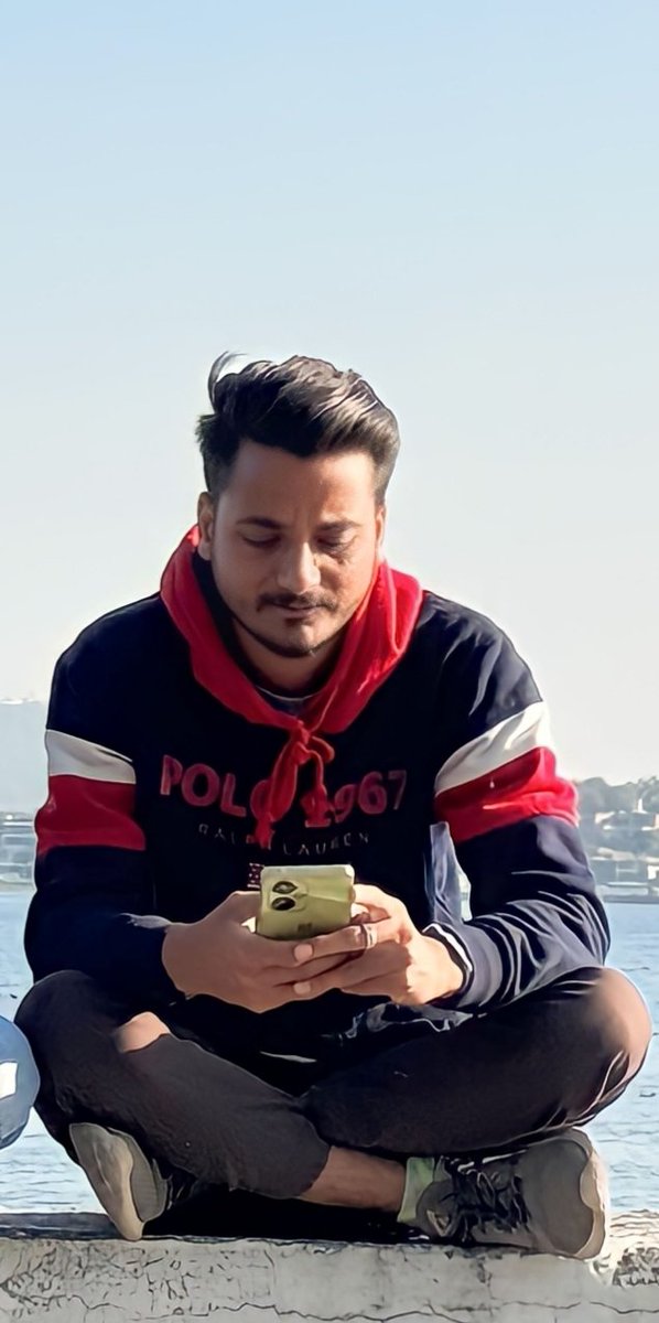 बुरा कभी किसी का किया नहीं , ना करेंगे।
और माफी वाला ढोंग हम से होगा नहीं।
जैसे आज है, वैसे ही कल रहेंगे।
कुछ सुखद पलो के साथ
#अलविदा_2025