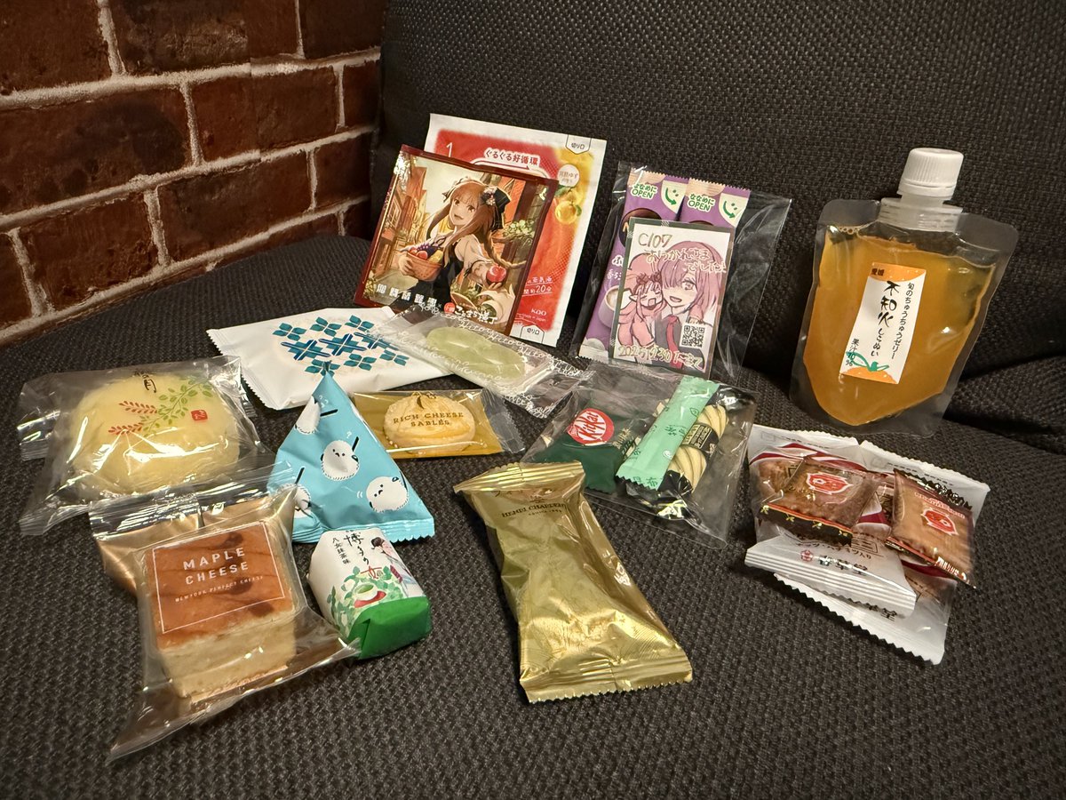 改めて戦利品(ハンドメイド)&amp;差し入れです
C107ありがとうございました！！！！スペースを使わせてくれたたっぐさんに感謝───
