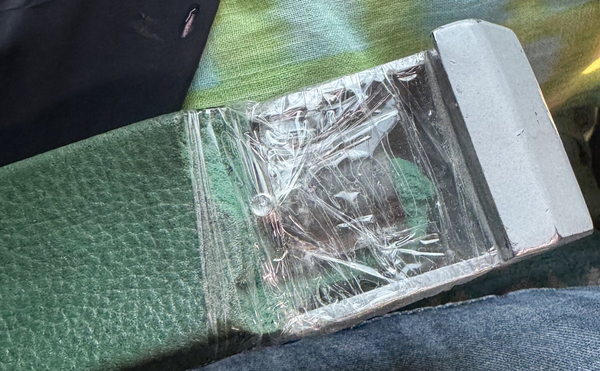 abhibkh's tweet photo. @drmjabalpur  @RailMinIndia 

Train 12062 / C-1 Seat 3,4.
Kindly fix the armrest of the seat, causes inconvenience! https://t.co/Xmw74pxSwX