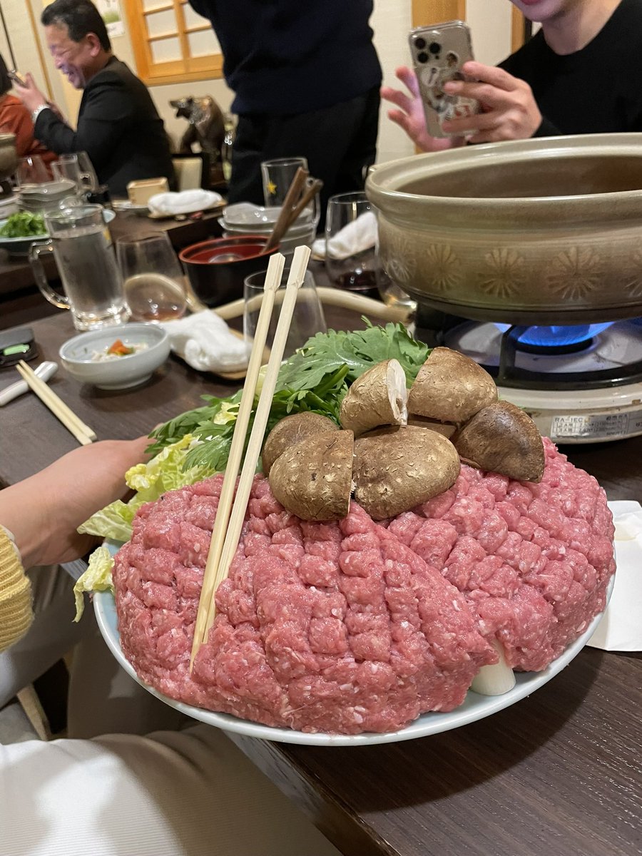 rsptn's tweet photo. 大晦日しか開かないx、毎年恒例の美味いもの振り返り。impronteのラサ・栗のセミフレッド、道しるべのねぎま鍋、楽味の桜エビかき揚げ、ふじ芳のうずら鍋、渡辺料理店のエゾアワビ、たぬきのホルモン、塩の熟��豚、成富の穴子天、やまじのコブクロ刺、みたかやのハチノス https://t.co/K1ufPxpd59