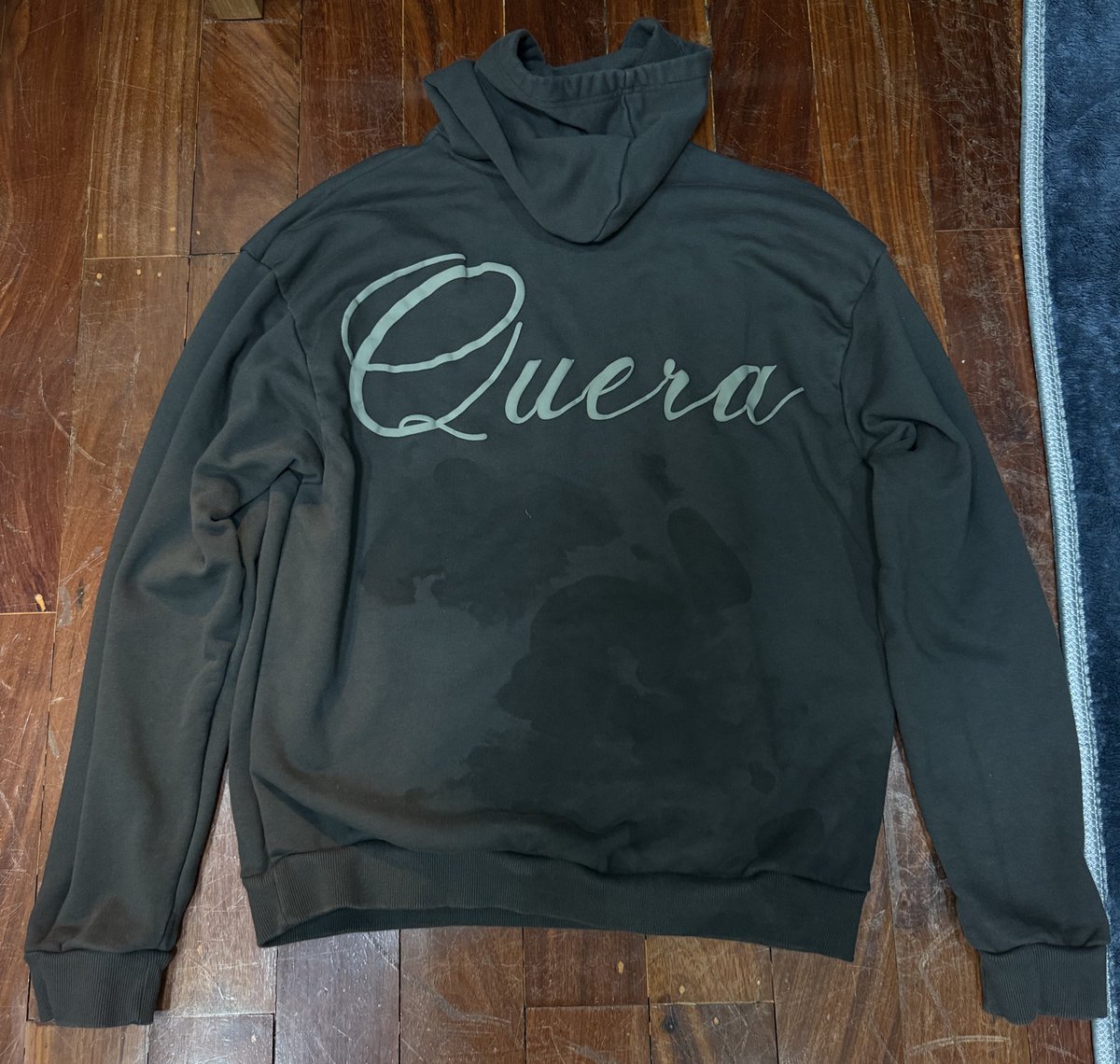 yomineboo's tweet photo. พร้อมส่ง / ส่งต่อ Quera Signature Hoodie
ฮู้ดดี้ oversized สี ash grey ใส่ไปครั้งเดียว
ราคา 350 
มีรอยน้ำยาปรับผ้านุ่ม

#quera #ส่งต่อquera
#vghbkk #vghbkkมือสอง #ส่งต่อstylistshop #totallygoody  #ส่งต่อraccoonclub #raccooonnclub #mollycrue #sleepymurphy #brandythailand https://t.co/Q0bzrImN0p