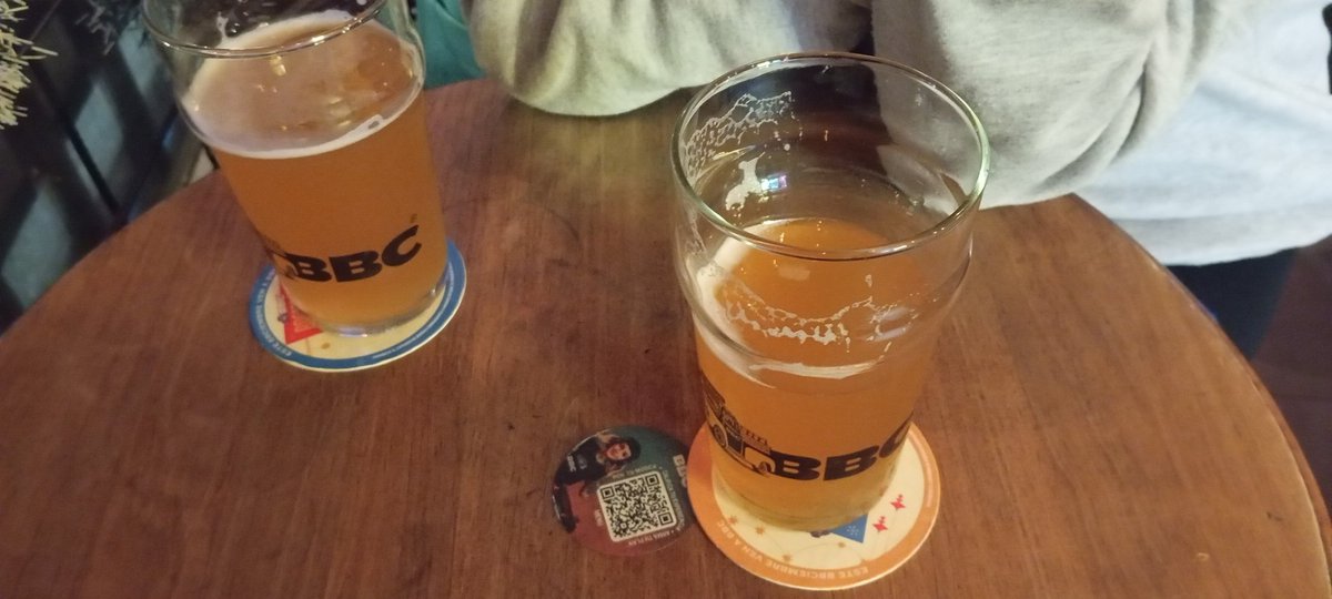 Tomando las últimas cervezas de este año.