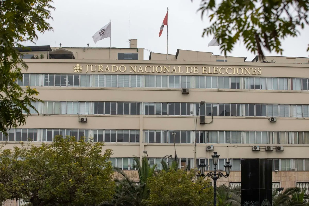 🗳️Son 14 las fórmulas presidenciales inscritas para participar en las elecciones generales 2026, 12 se encuentran en periodo de tacha, 8 figuran como admitidas y una tiene tacha en trámite, informó el JNE👉ow.ly/buwp50XQvK7