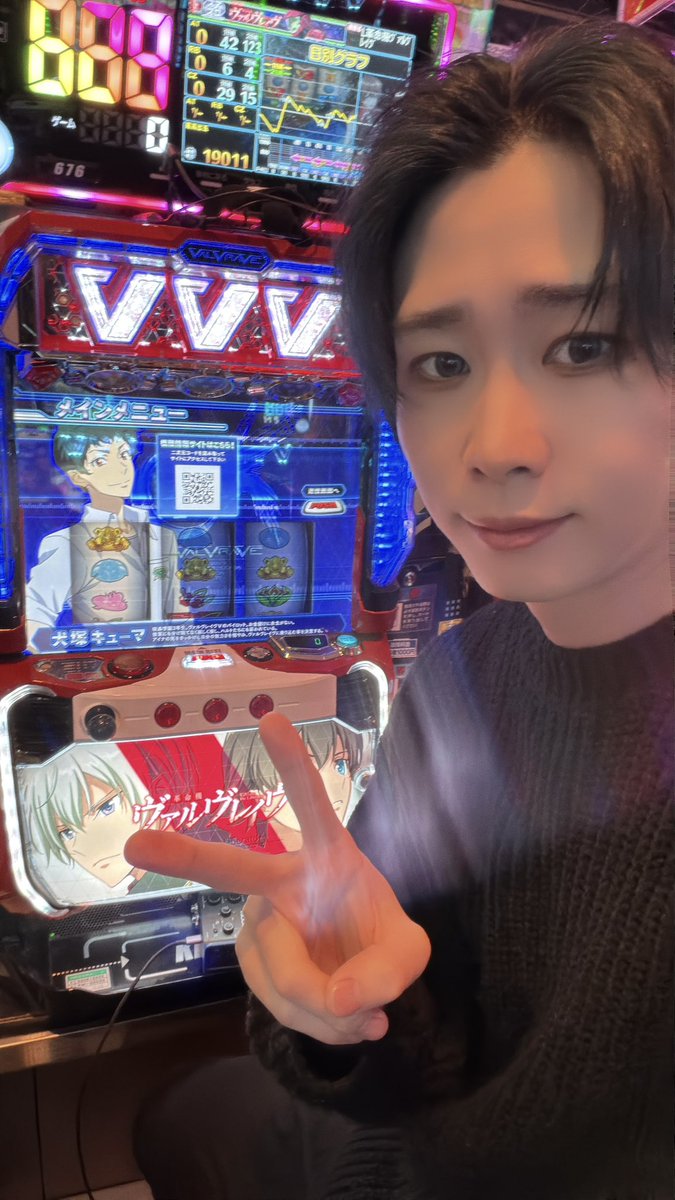 sloneet77's tweet photo. 2025年最後に確保した台はヴァルヴレイヴ🔥

今日最高の日にします！

ヴァルヴレイヴ革命戦士たちたくさんいて嬉しい😆

🈳もあるのでこの後も是非！

YouTube生配信開始しました！遊びに来てください！
https://t.co/nJgZSo141v

#ピーアーク越谷 様の朝の店内状況❗️

🈵
化物語
無職転生

高稼働
ヴァルヴレイヴ 
ヴァルヴレイヴ2
東京喰種
秘宝伝

昨日と同じような埋まり方！

化物語、ヴァルヴレイヴ2は万枚overでした

今日も狙えそう！

勝つぞー💪💪💪

#ピーアーク
#PR