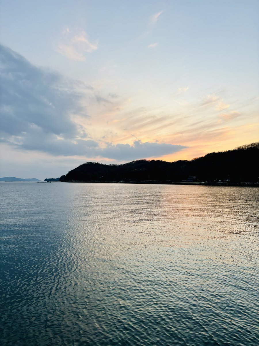 tak24302's tweet photo. #瀬戸内海 #岡山 #沙美 #日生 #海 #夕日 #空 #大晦日 thx 2025 https://t.co/7P8lG6ZchX
